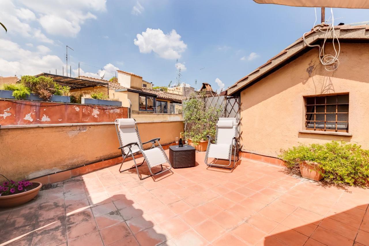 Romantic House With Terrace Exterior foto